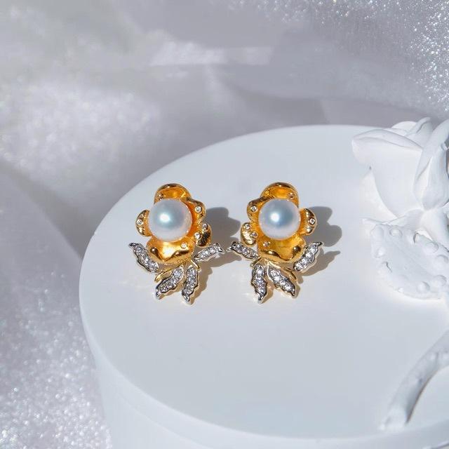 Ding Dong small flowers are blooming, unique style exquisite and shiny natural freshwater pearl stud earrings female s925 silver needle flowers Silver needle