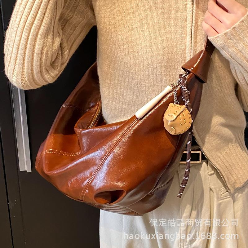 Large-capacity bag women's 2025 new high-end texture niche autumn and winter versatile single shoulder messenger bag broadband dumpling bag