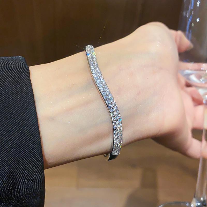 14K Gold-Plated Zircon Starburst Flower Bracelet, Light Luxury Fashion Bangle