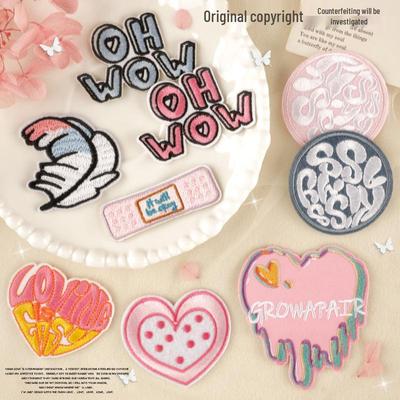 Bestickte Aufnäher für Schuhe, Hüte, Taschen & DIY Scrapbooking – Herz- & Federdesigns