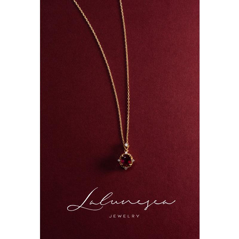 18K Gold-Plated S925 Sterling Silver Pendant Necklace with Garnet Red Cubic Zirconia – Retro and Versatile Design. 18K Gold Color
