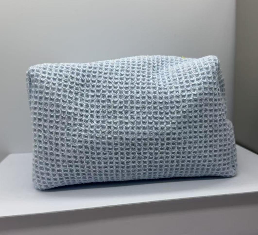 

Blue Little Waffle Embroidery Name Bridesmaid Companion Hand Gift Wedding Gift Customized Makeup Bag Storage Bag Handbag No Name синий