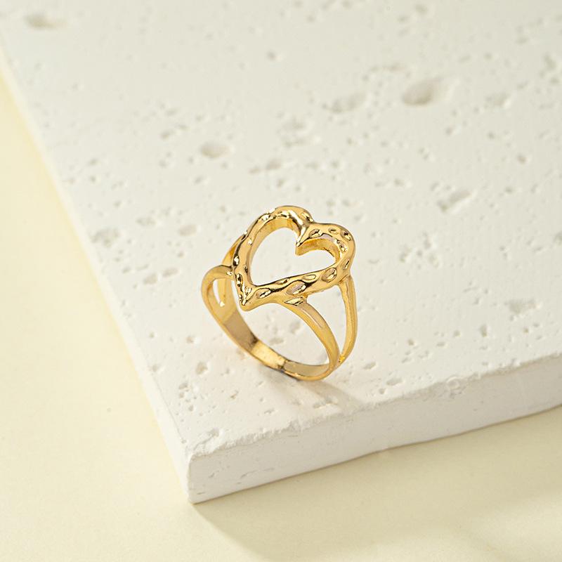 Minimalistyczny pierścionek z pustym sercem w stylu koreańskim - damski modowy dodatek