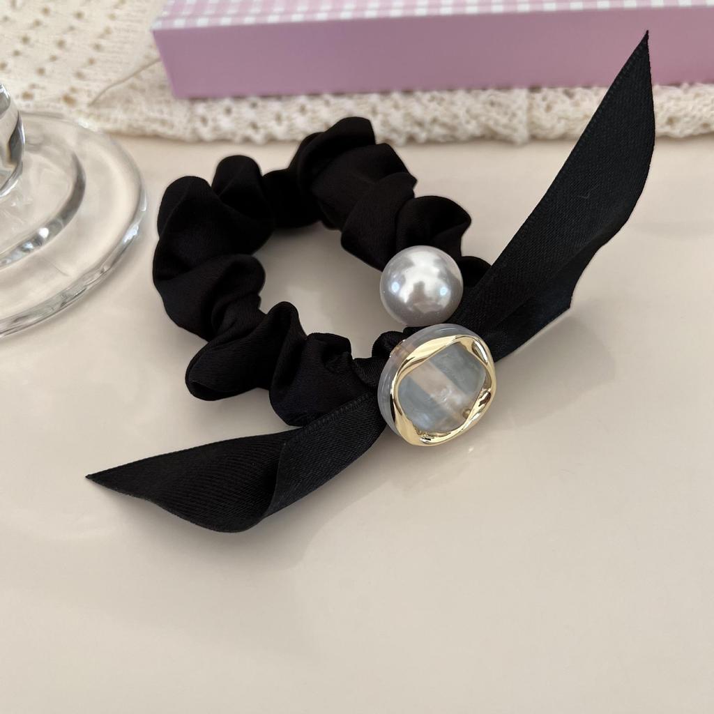 Geometric Heart Pearl Bow Scrunchie: Versatile Women's Elastic Hair Tie