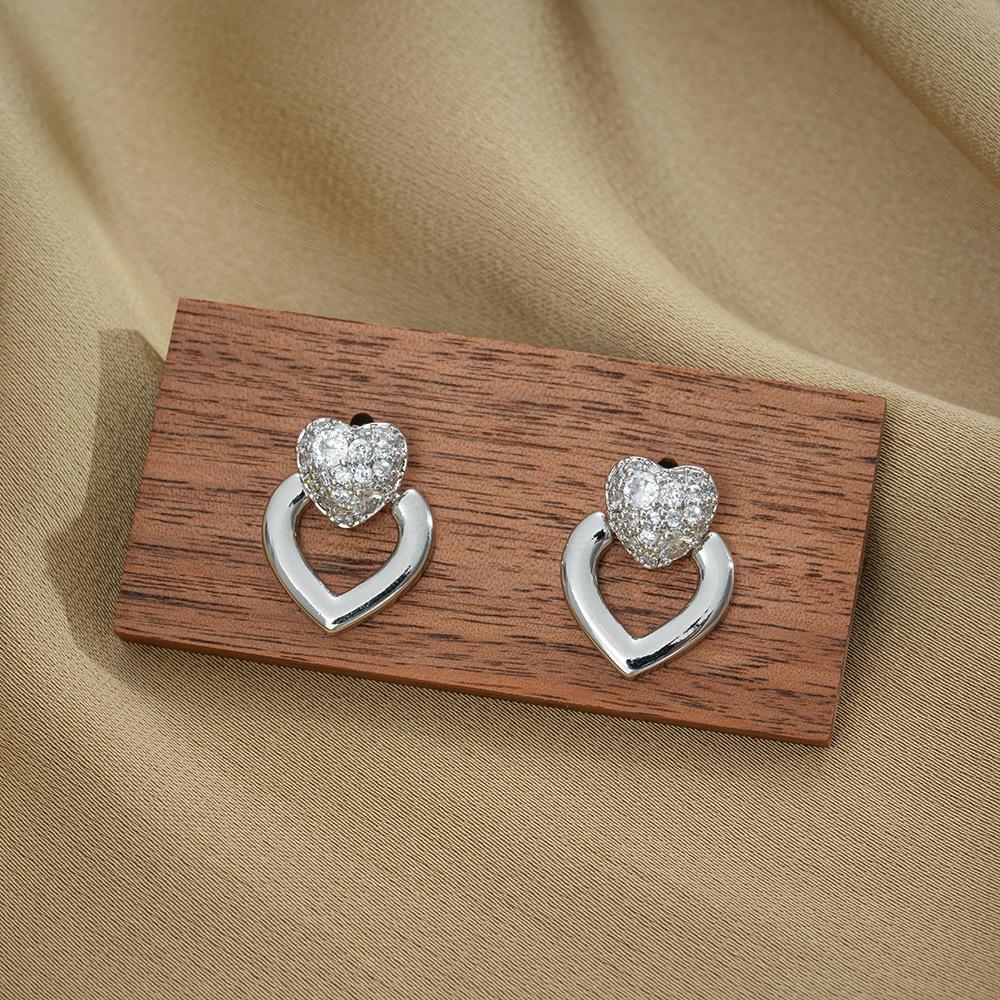 Kadınlar İçin Aşk Odaklı Zirkon Niş Hafif Lüks Yeni Stil Tasarım Küpe Seti
