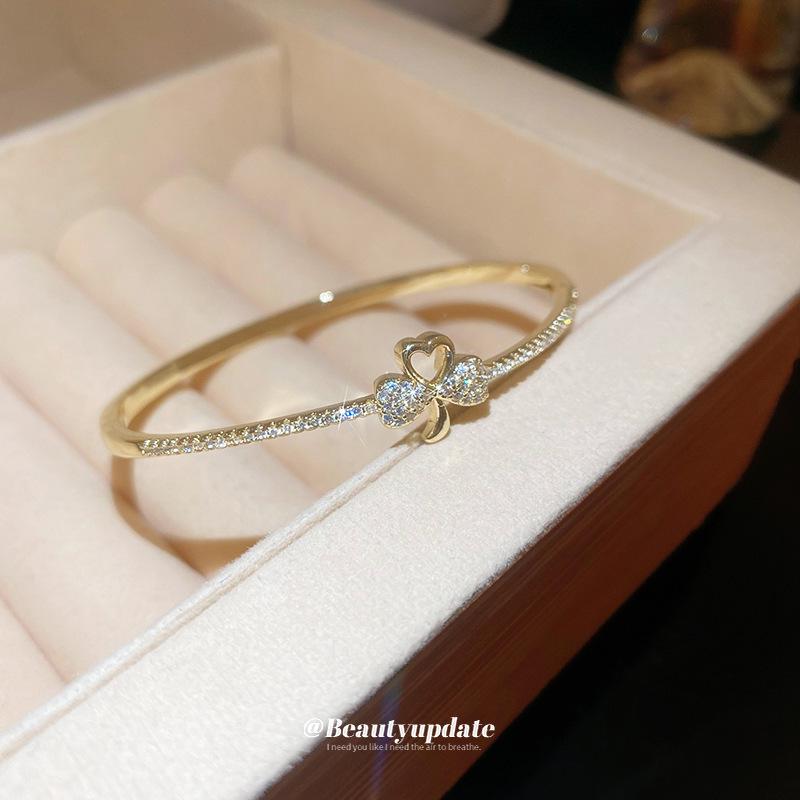 Butterfly Opening Bangle: Women's Fashionable, Versatile, Light Luxury Bracelet with High-End Niche Design