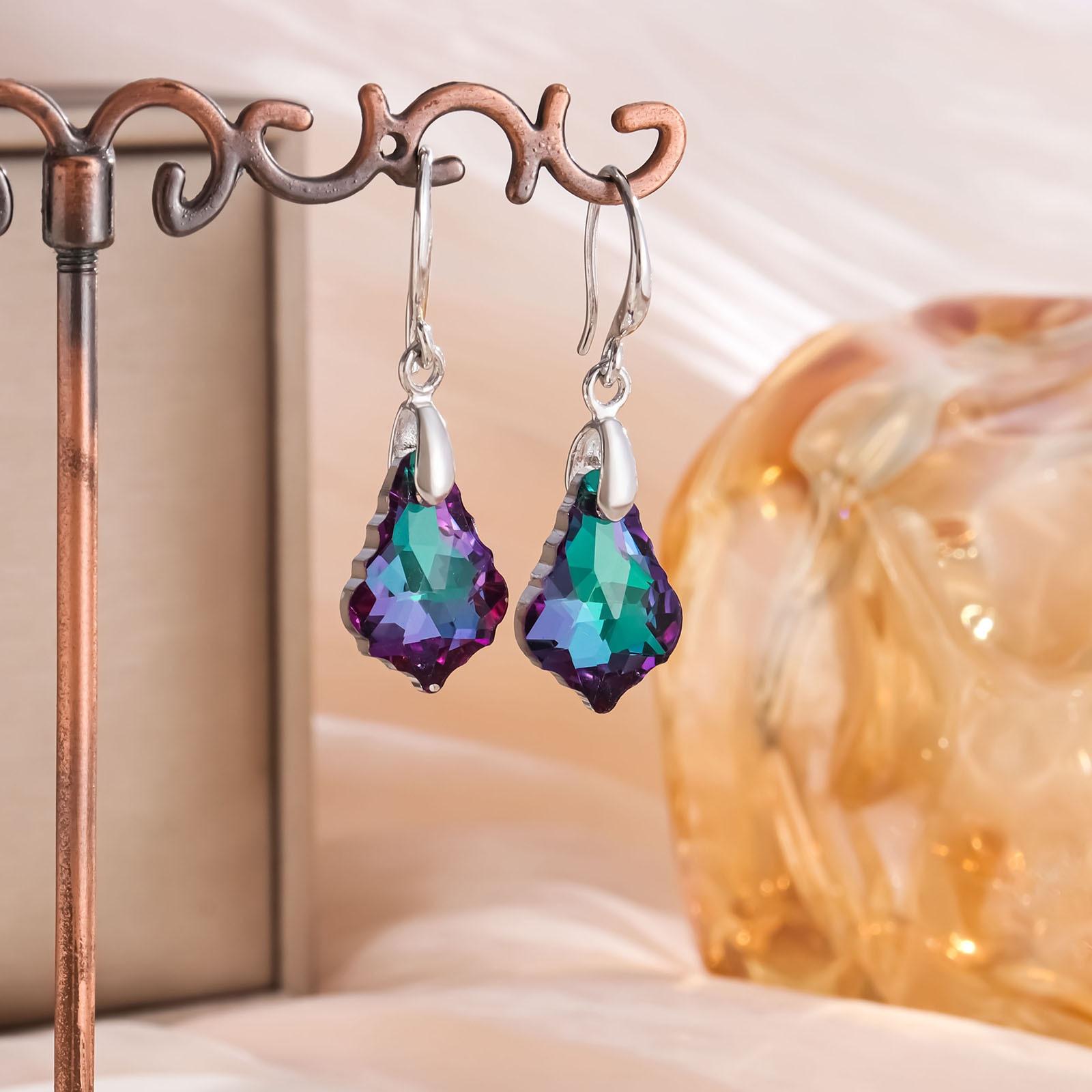 

Baroque Style Leaf Shaped Earrings Crystal Pendant Dangle Earrings Lightweight Jewelry for Women and Girls with Hook Closure One Size