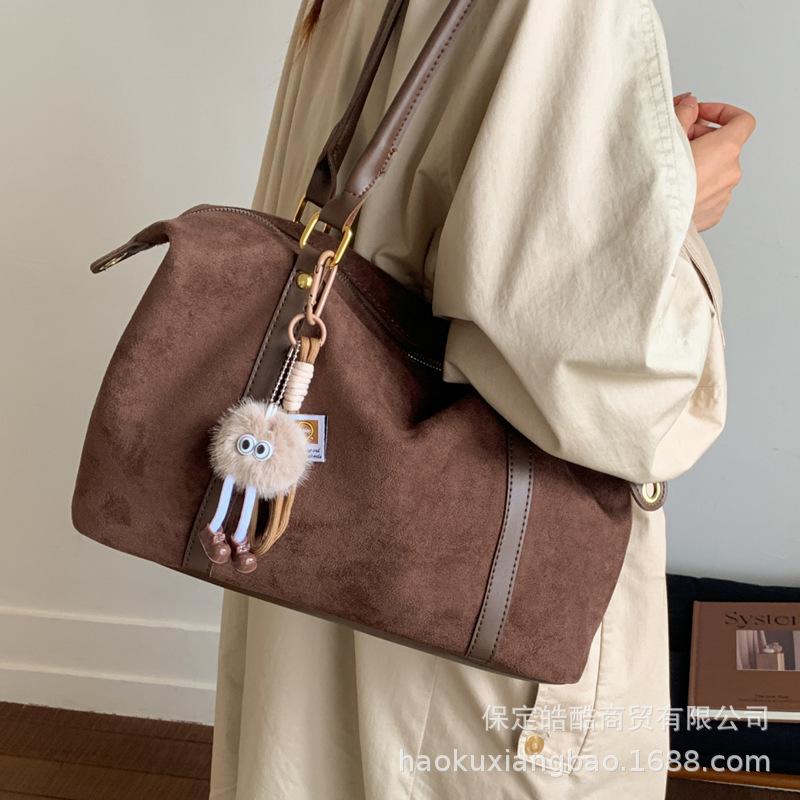 Suede Bag Women's Autumn and Winter 2025 New Niche Design Messenger Bag Popular Matte Retro Portable Tote Bag