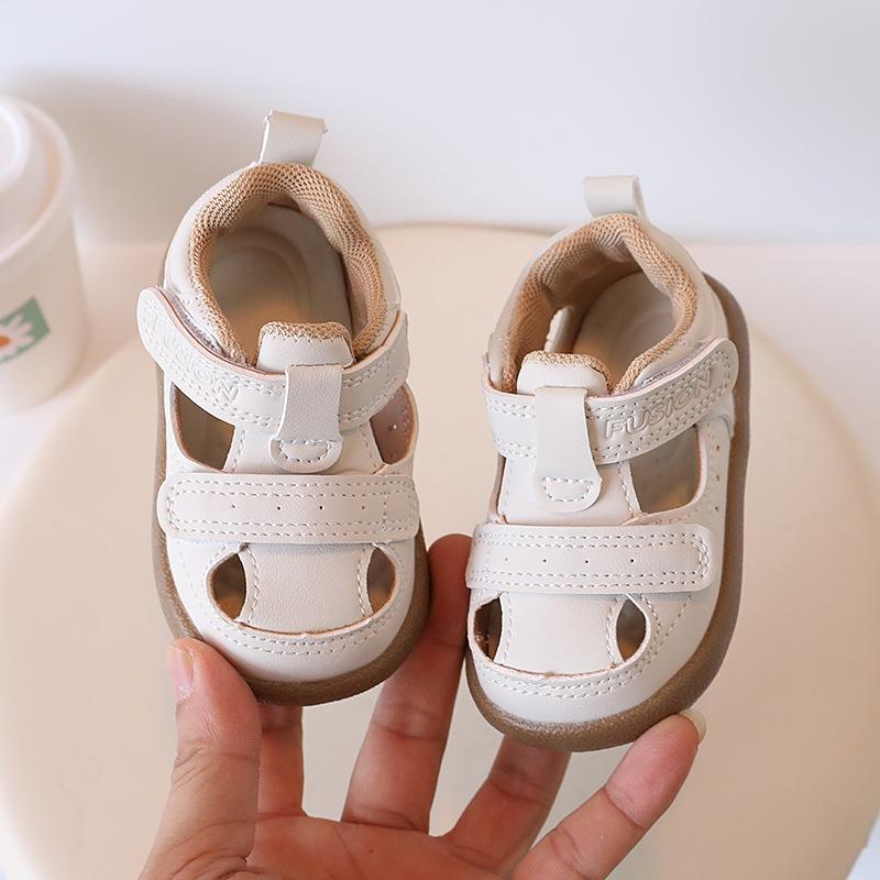 New summer closed-toe sandals for baby girls, versatile soft-soled anti-collision walking shoes