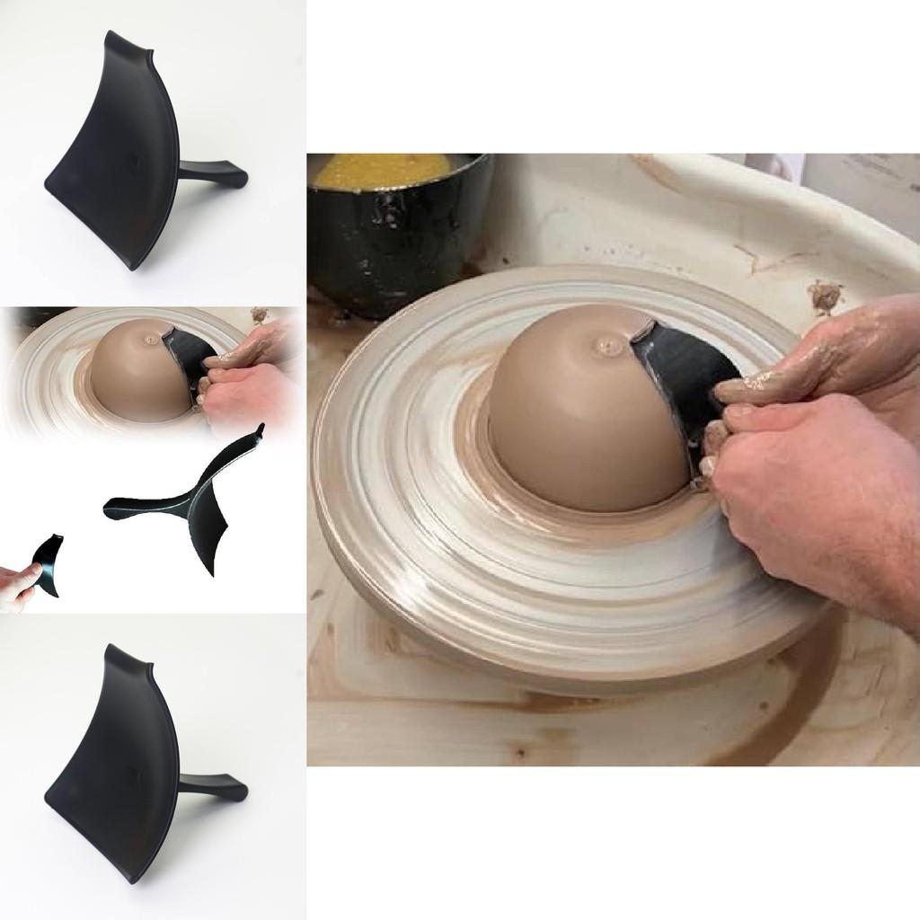 Zentrierhilfe aus Ton für das Drehen auf der Töpferscheibe im Stil moderner Kunst für Töpferbegeisterte