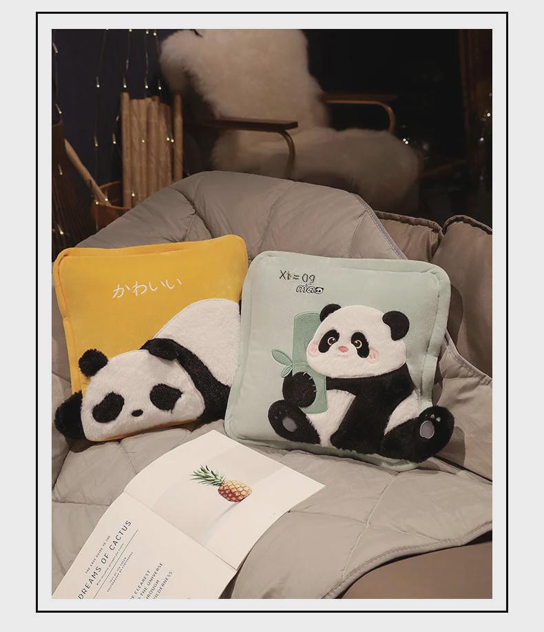 Polštářek/přikrývka 2 v 1 s kreslenou pandou: Kancelář, Auto a Domov