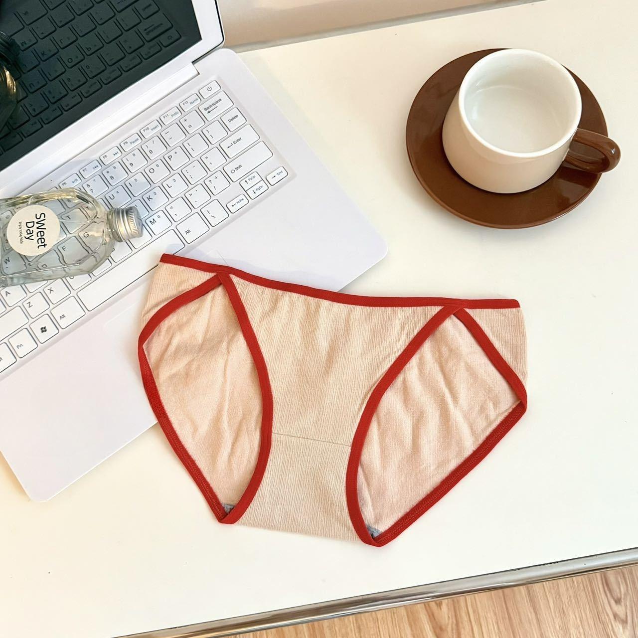 

Женские весенне-осенние хлопковые мягкие высокоэластичные дышащие удобные трусы-слипы с низкой посадкой и хлопковой ластовицей L телесный