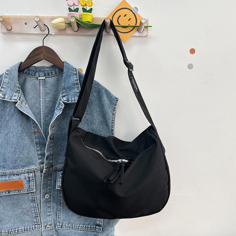 Trendy Large Capacity Casual Shoulder Tote Bag With Stylish Street Fashion Design