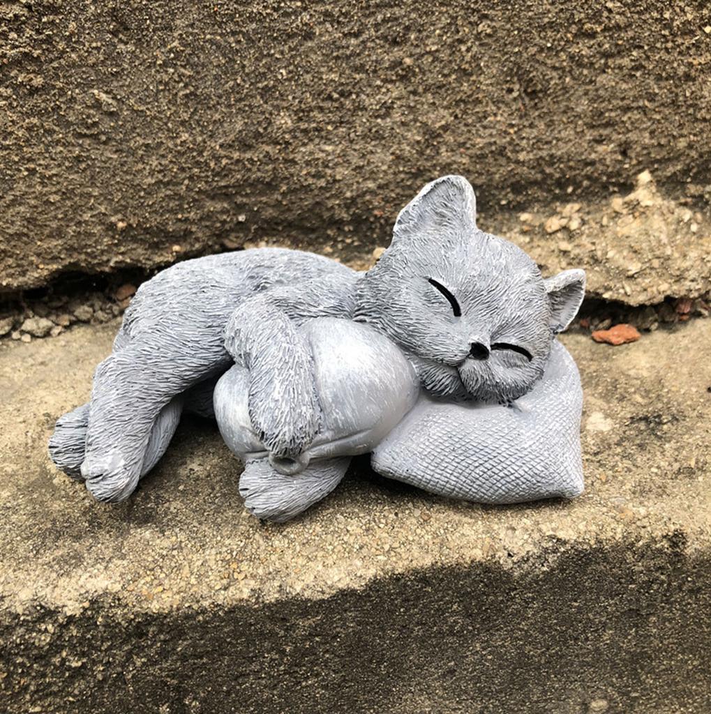 Garden Sleeping Cat Memorial Resin Cat Grave Marker Remembrance Kitten Statues for Garden Grave Decor Pet Sympathy Gift