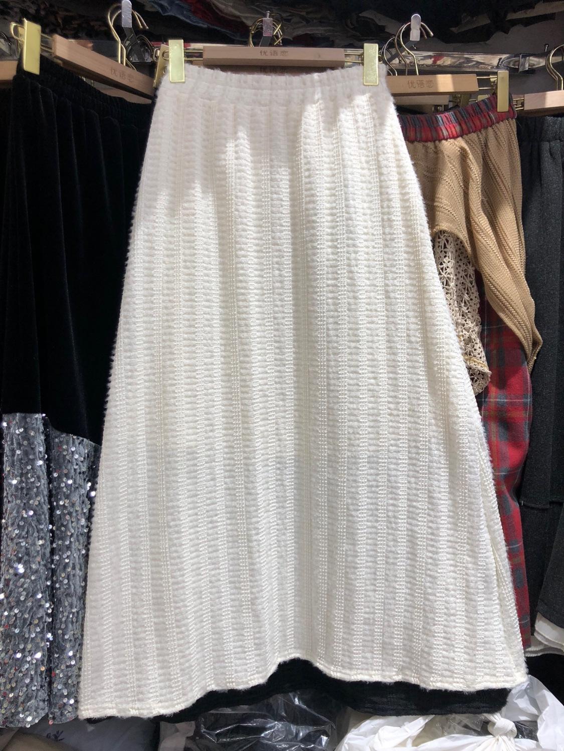 

Юбка из текстурированного полированного кружева женская 2025 ранняя весна универсальная и тонкая нежная прямая юбка с эластичной талией One Size