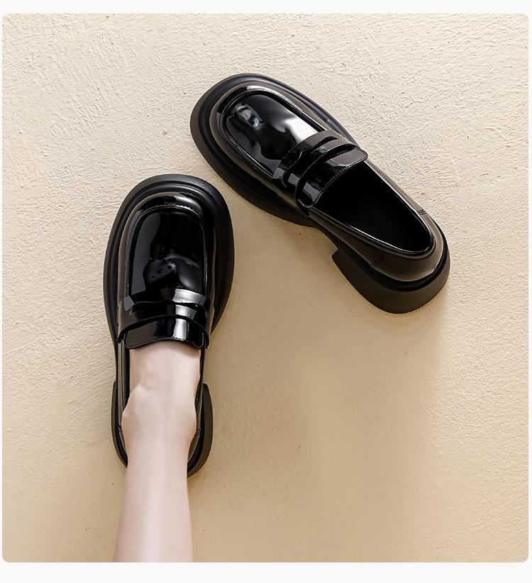 Mocasini cu platformă din piele neagră pentru femei: Nou Stil Britanic 2024, cu Talpă Groasă, Universal, Piele Naturală, Colecția de Primăvară.