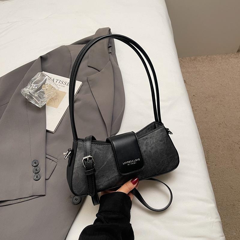 Textured small bag women's new women's versatile messenger bag French niche single shoulder underarm bag French stick bag