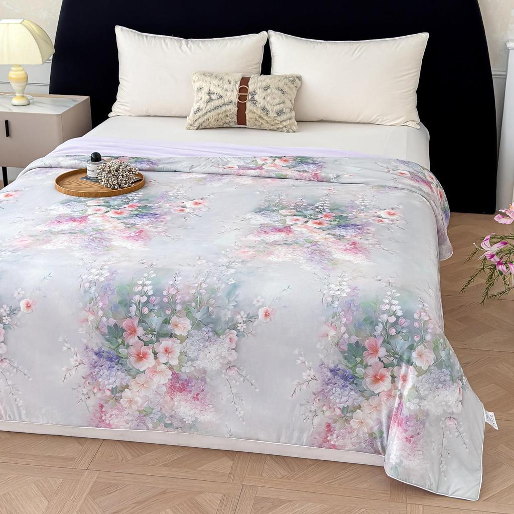 Cool Silk Summer Quilt: Lightweight, Breathable, Ideal for Home or Dorm Use