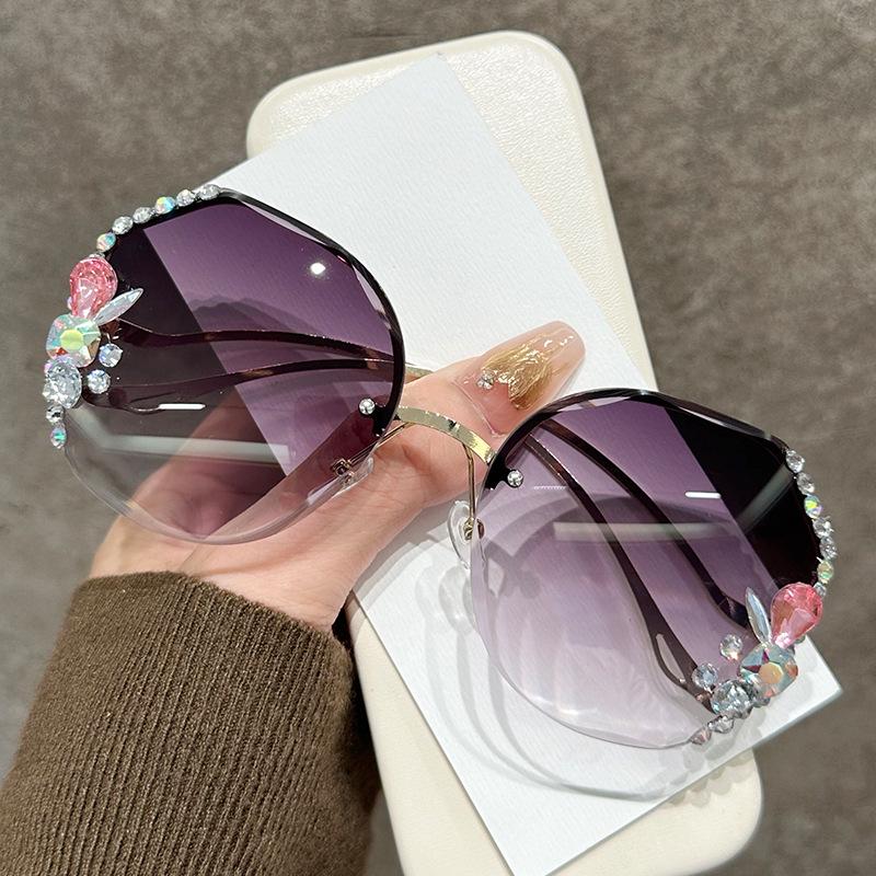 2024 Women's High-End Rhinestone Sunglasses: Slimming, Fashionable Anti-UV Sunshade