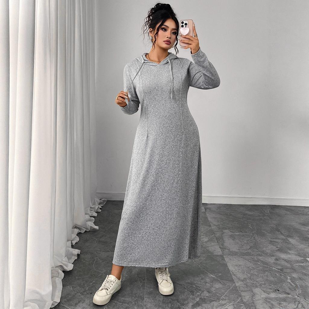 This Is A New Autumn Collection of Women's Wear with A Hooded Dress Featuring A Niche Design and A Stylish Hip-hugging Long Dress