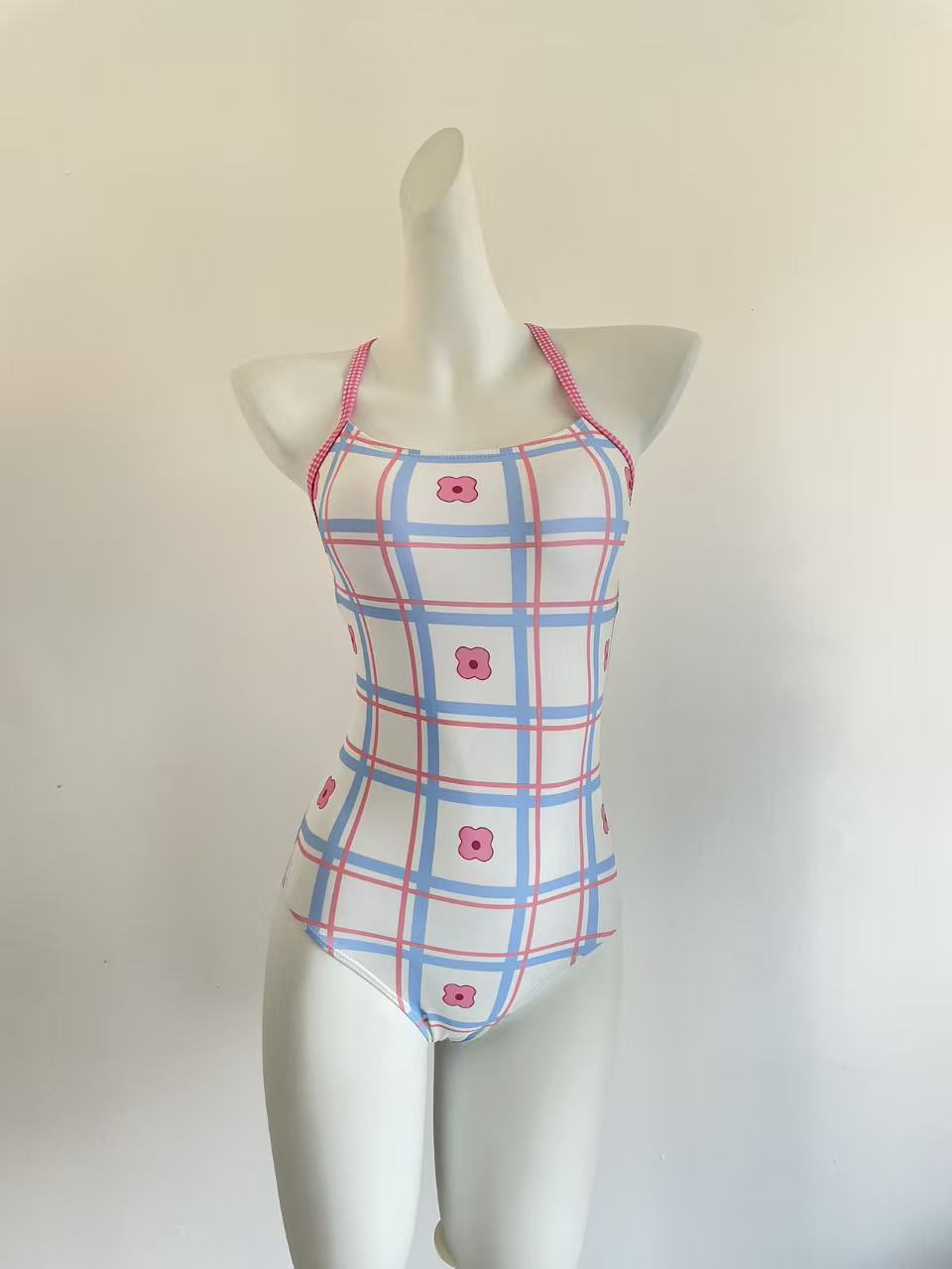 Fresh one-piece triangle racing swimsuit sex backless soaking hot spring swimming pool specificity M