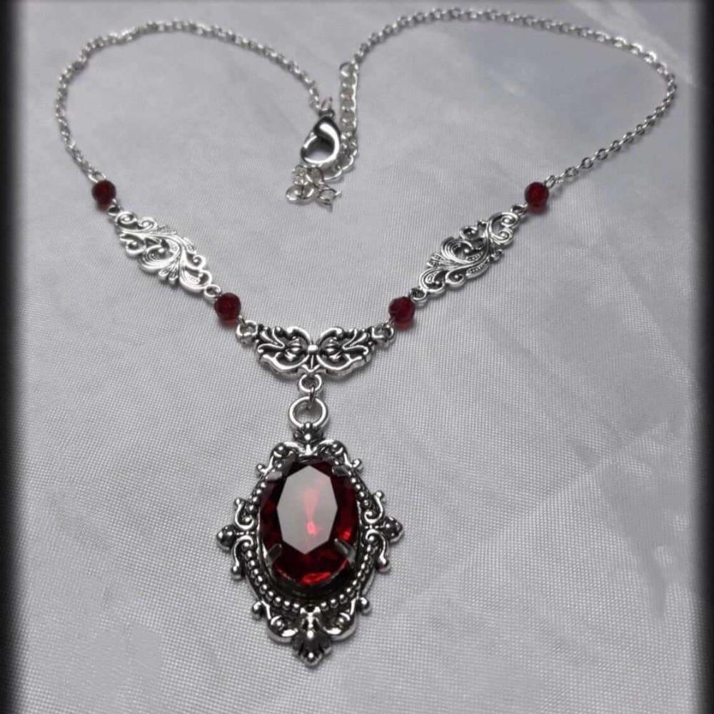 Retro Red Quartz Gothic Necklace Oval Pendant Red Beads Vintage Choker Embossed Pattern Charm Necklace Gifts
