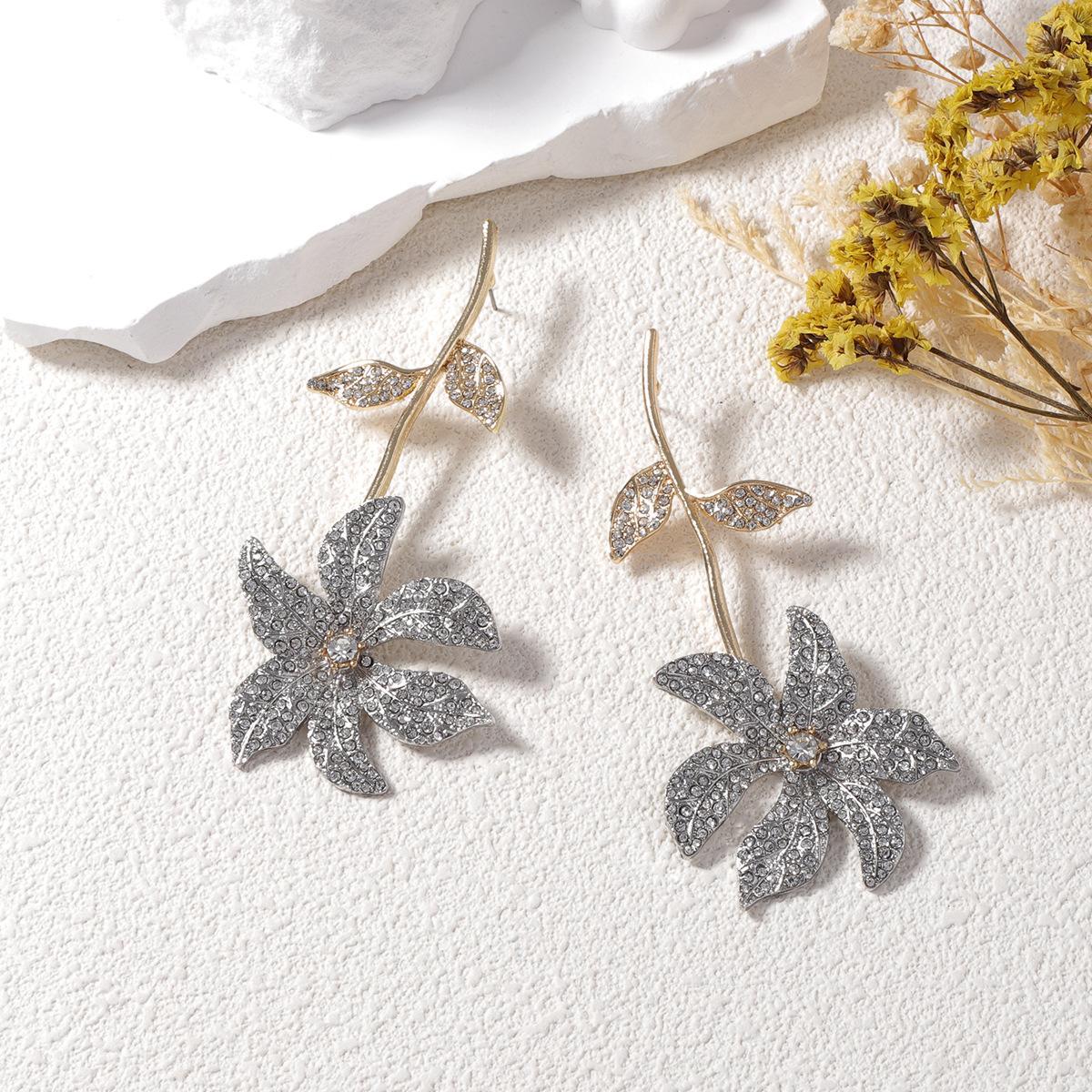 

Серьги-цветы с бриллиантами, персонализированные серьги высокого класса, нишевый темперамент, универсальные модные серьги, женские