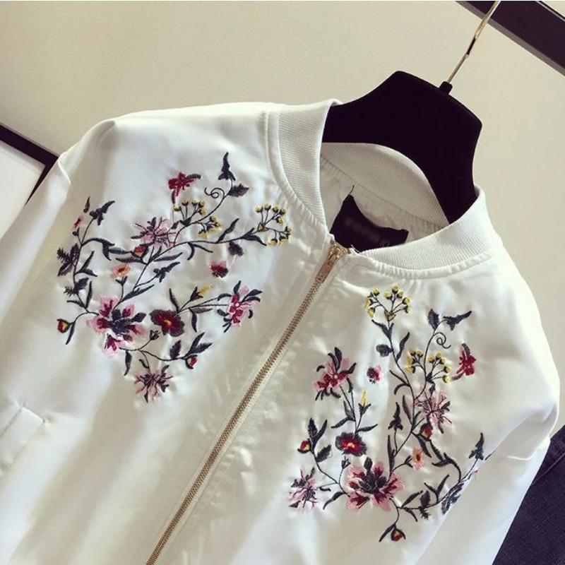 Damen Bomberjacken Weiblich Frühling Herbst Bestickt Weiß Baseball Flieger Mäntel Locker Trend Oberbekleidung Modern
