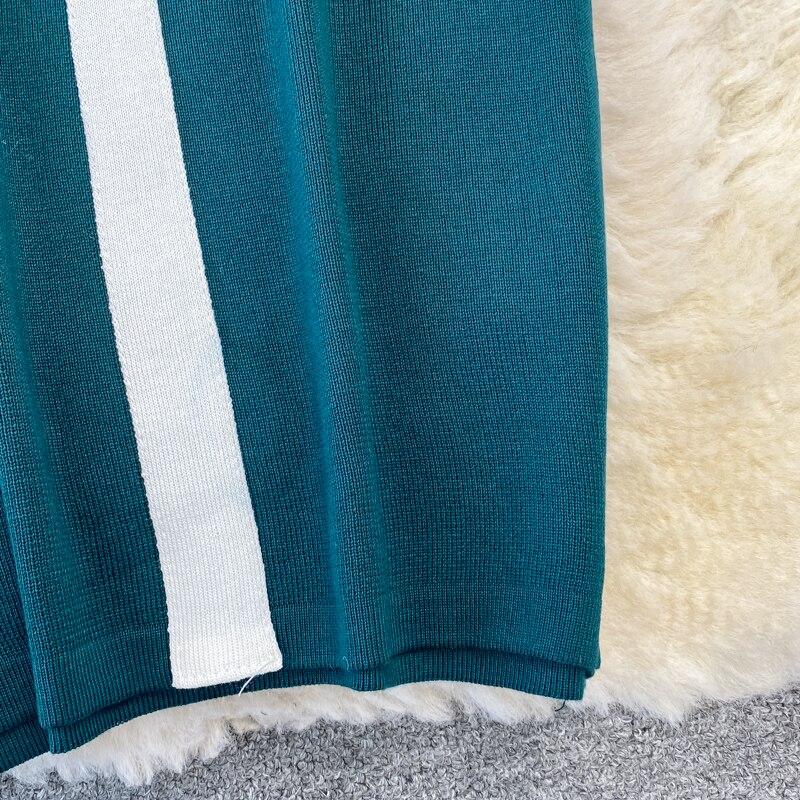 Retro Hepburn Style Waist Waist Square Collar Ladies Temperament Black and White Patchwork Buttock Knitted Dress