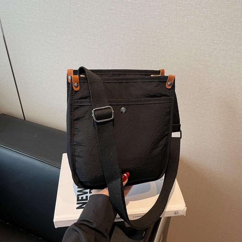 Canvas bag women's large-capacity summer new versatile shoulder messenger bag casual class tote bag