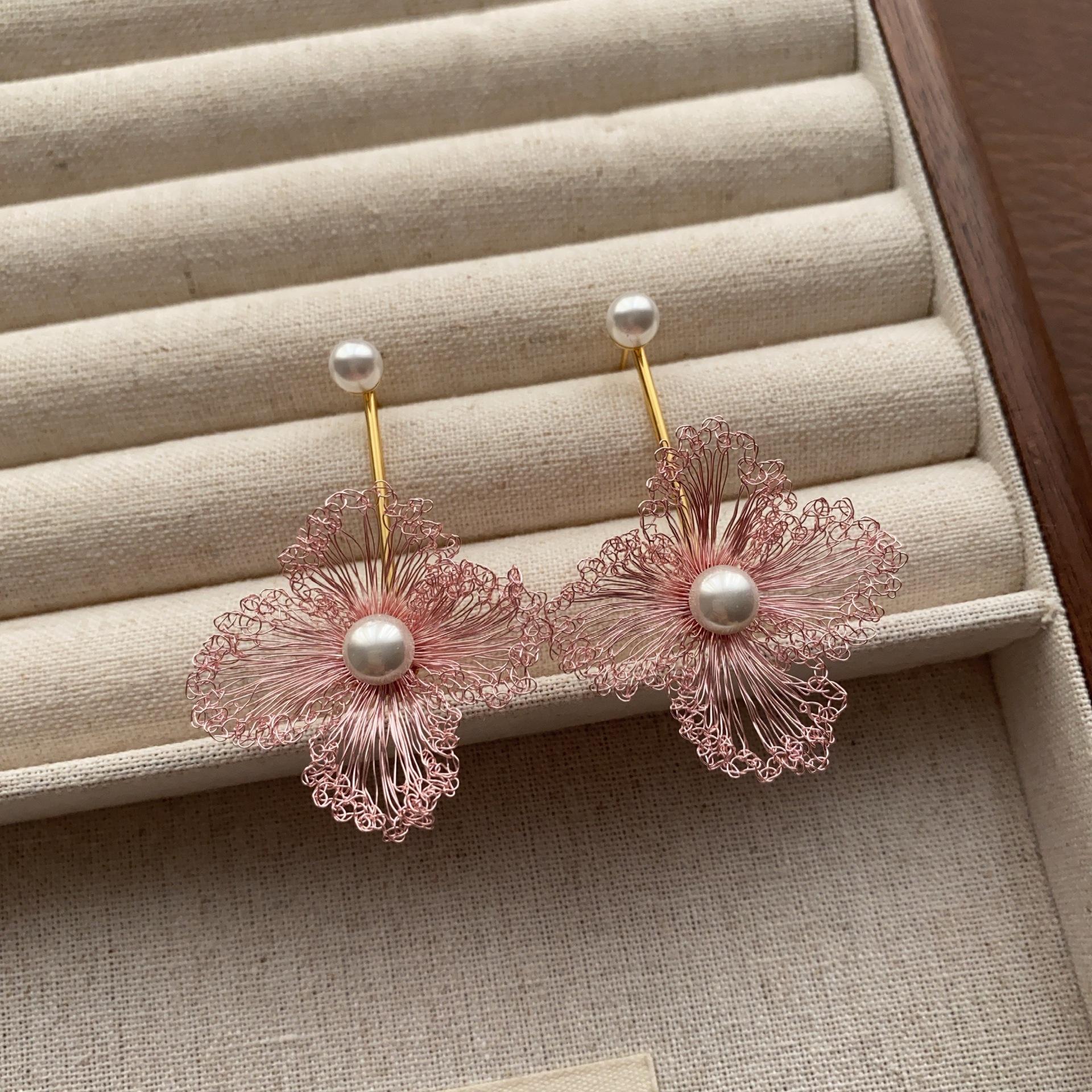 

Handmade Inspiration Series Elegant Long Needle Pearl Flower Stud Earrings Pendant Temperament French Niche Earrings Fairy Earrings