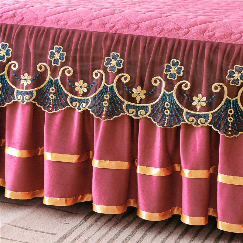 Luxuriöse Winter-Tagesdecke auf dem Bett, dicke Bettlaken im Bettrock-Stil, Stickerei aus Baumwolle, Bettüberwürfe im europäischen Stil