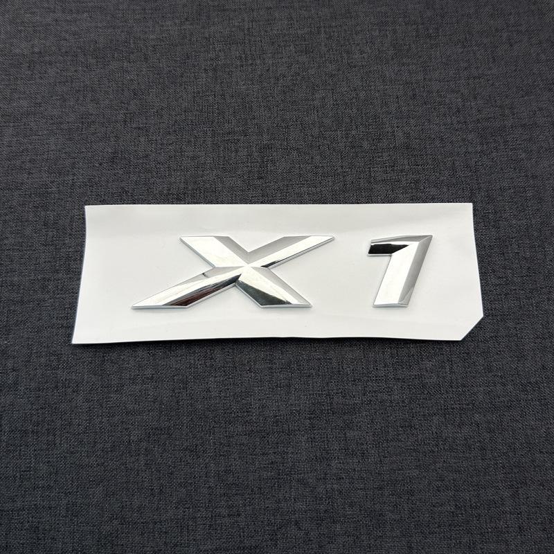 Kompatibilní s řadou BMW X (X1-X7) Zadní emblémy: Jasně stříbrné/černé náhradní samolepky pro modely řady X.
