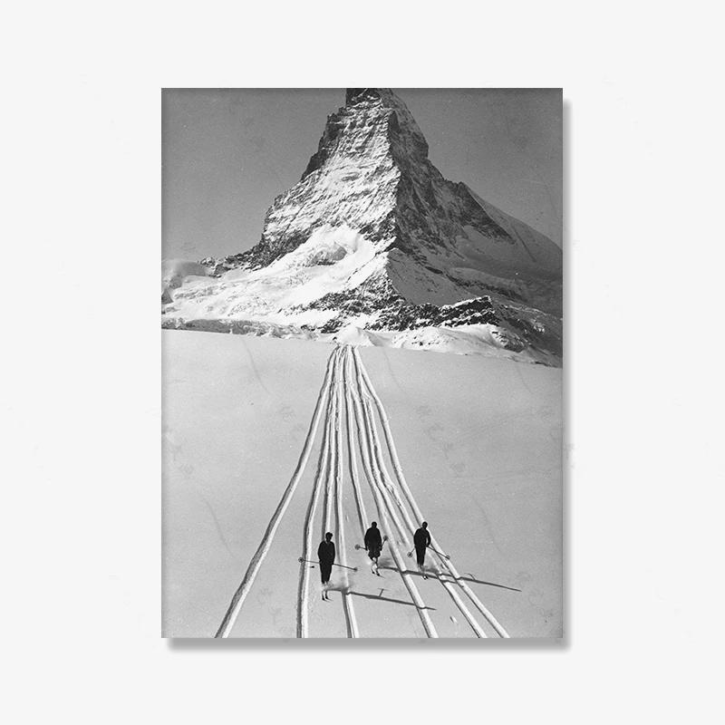 

Черно-белая феминистская художественная картина Постер Печать Средний палец Женщина Высокие каблуки Классический автомобиль Модная фотография Девушка Комната Домашний декор 21x30cm No Framed