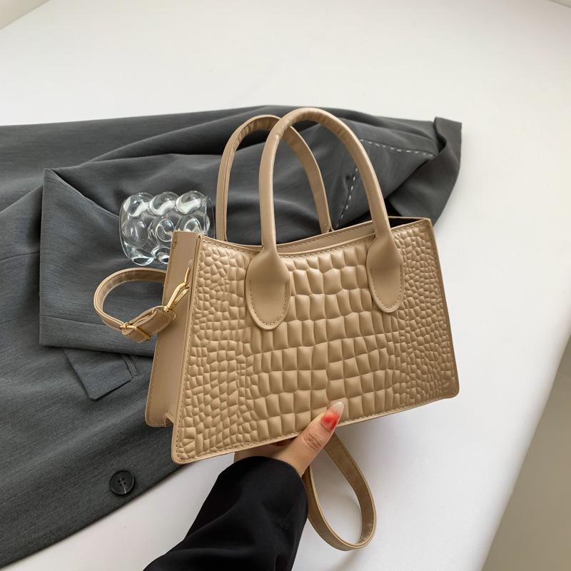 

2025 autumn new European and American simple retro handbag niche design casual commuting shoulder crossbody small square bag хаки