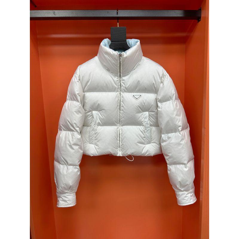 

Фабрика Зима Новая Двухцветная Короткая Пуховая куртка 90 Белый Утиный пух Металлический логотип Контрастный цвет Теплая Утолщенная Верхняя одежда Женская White S