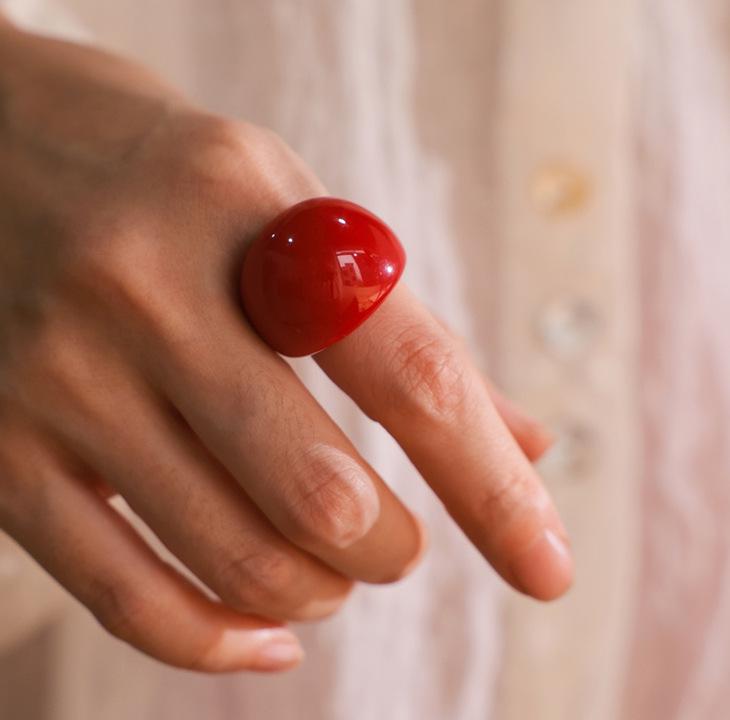 

Женское кольцо-заявление из высококачественной амбровой смолы - Универсальный холодный стиль для указательного пальца