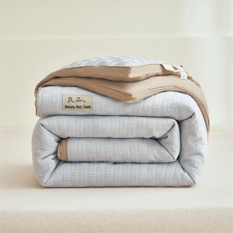 LISM Knitted Winter Quilt
