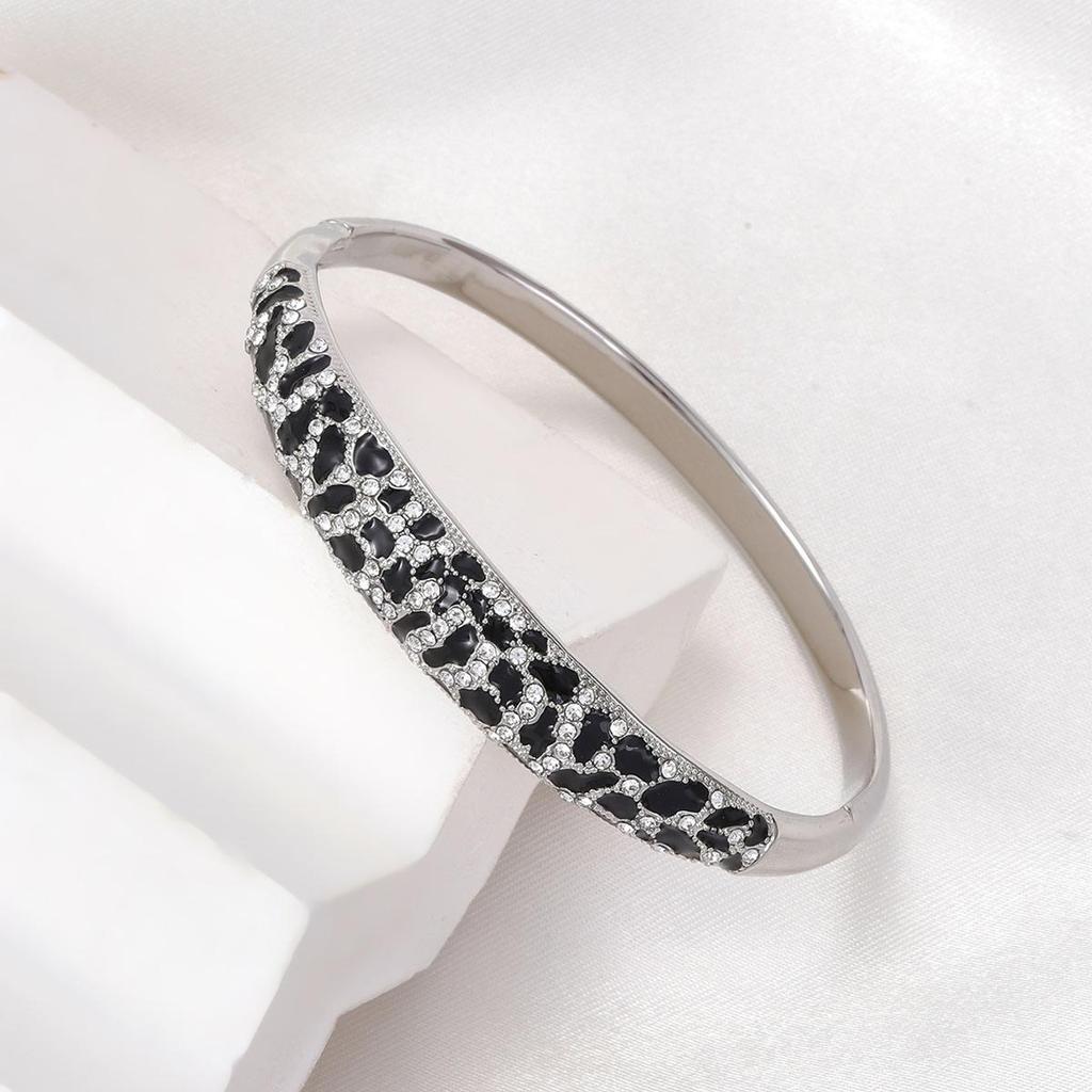 Exquisite Women's Retro Leopard Rhinestone Bracelet: Versatile Fashion Trend Jewelry