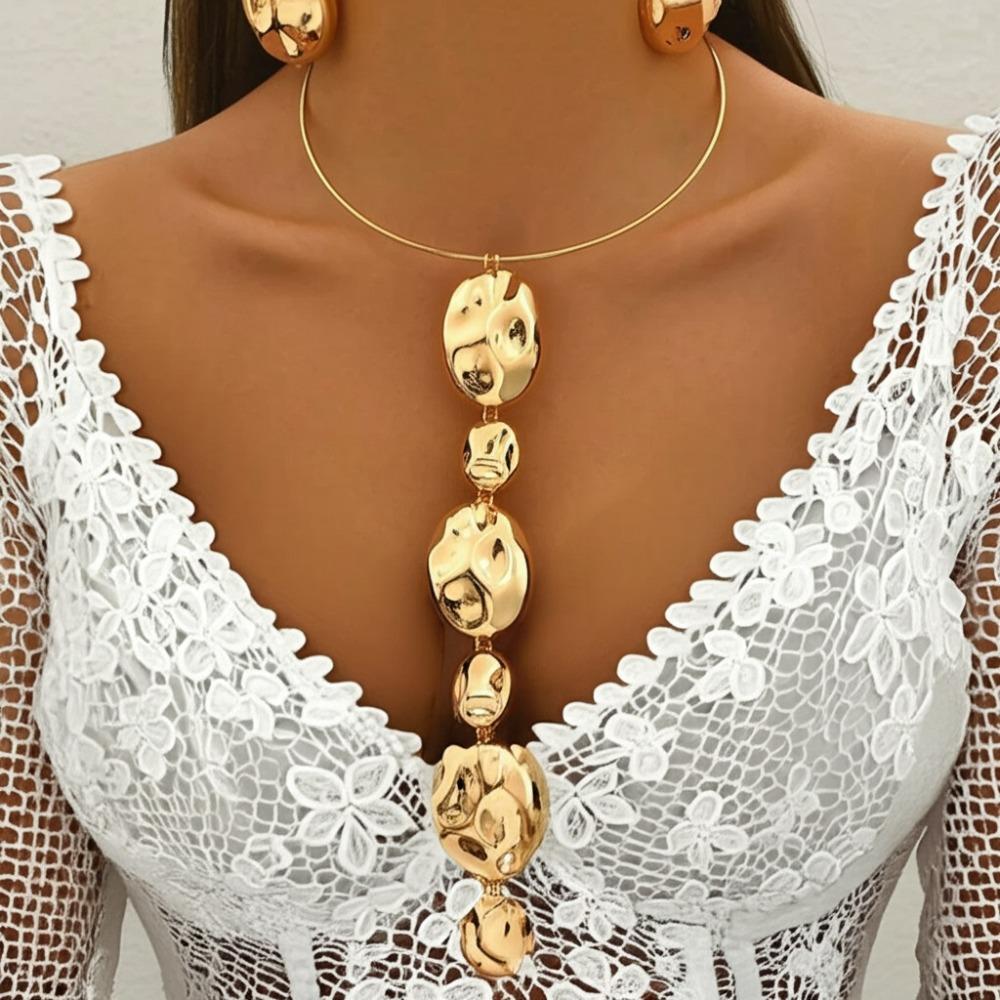 European and American Design Glossy Metal Folds Irregular Pendant Necklace Collarbone Necklace
