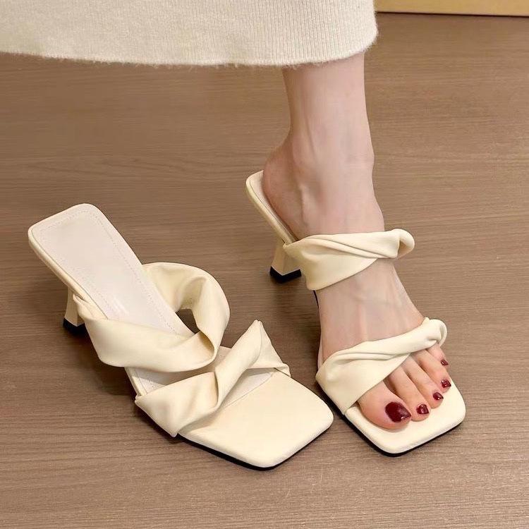 

High fashion versatile kink slippers women s spring and autumn new niche daily wear sense one-word high-heeled sandals 40 білий