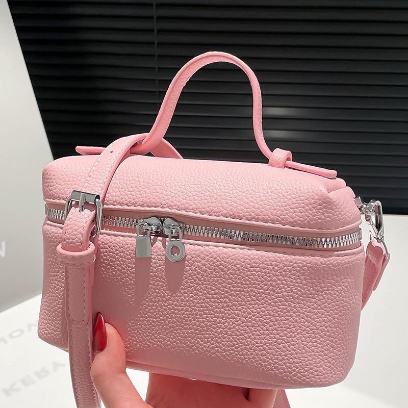 2025 New Korean Simple Portable Small Square Bag Fashion Temperament Messenger Women's Bag Beautiful Messenger Bag