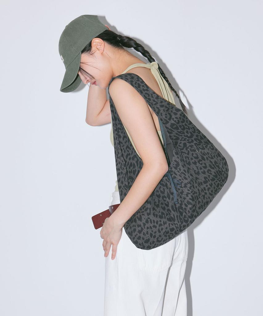 Haebeueoweil Haveawhale Label Cap (Kh)