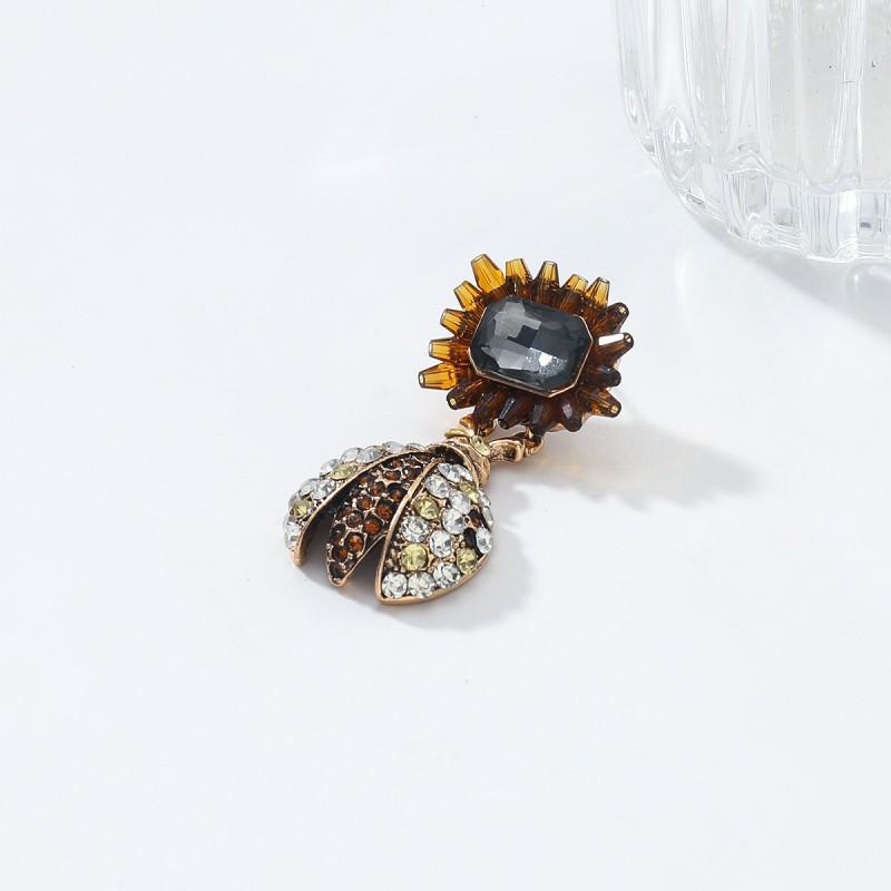 Boho Vintage Insect Stud Earrings With Full Rhinestone Floral Design Women 2025