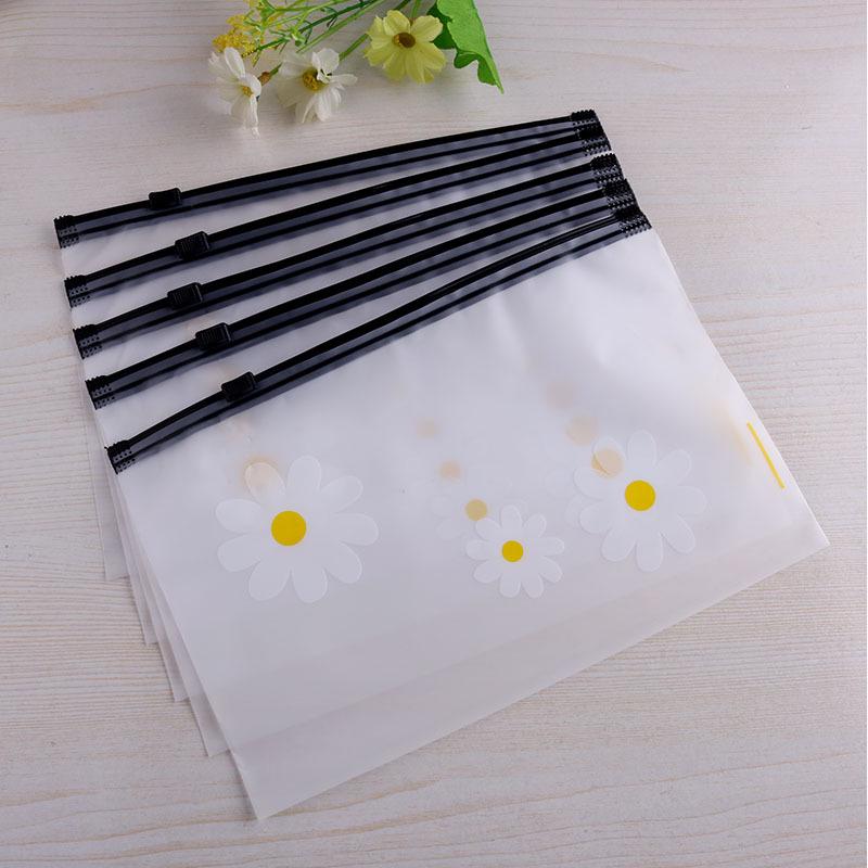 Chinese Style Large Capacity Frosted Daisy Zippered Plastic Pencil Case 20.8x13.8 cm