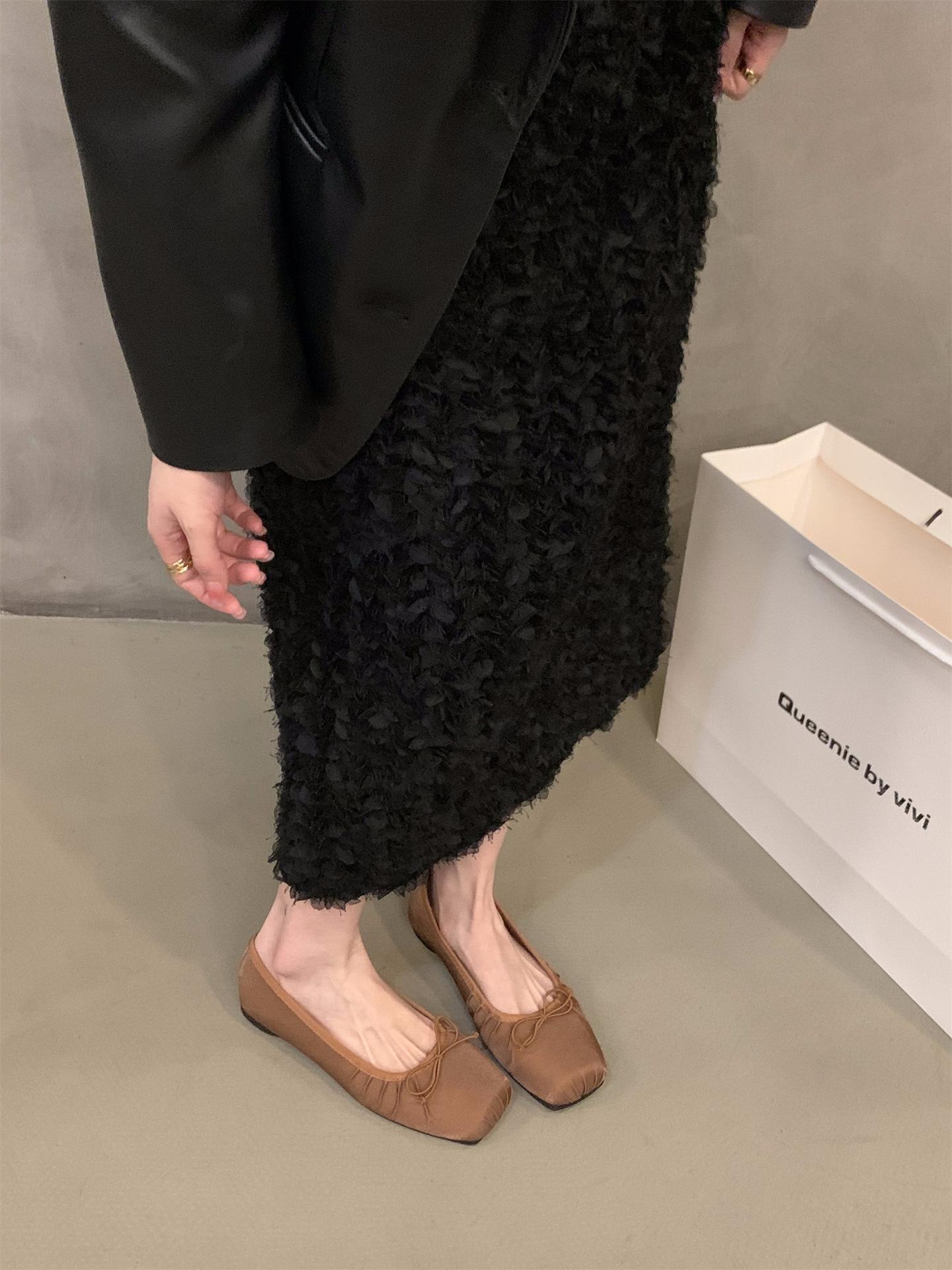 

Маленькие красные туфли на плоской подошве женская обувь весна и осень 2025 новая весенняя французский атлас балетные нежные вечерние туфли 40