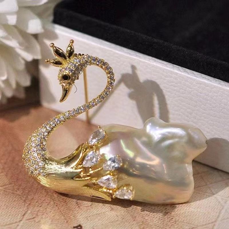 Gold-plated copper micro-paved zircon elegant swan brooch pin-shaped baroque pearl corsage empty support
