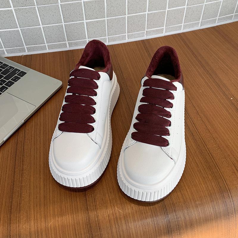 High-end little white shoes women's spring and autumn 2025 new popular versatile small thick-soled height-increasing sports and leisure board shoes