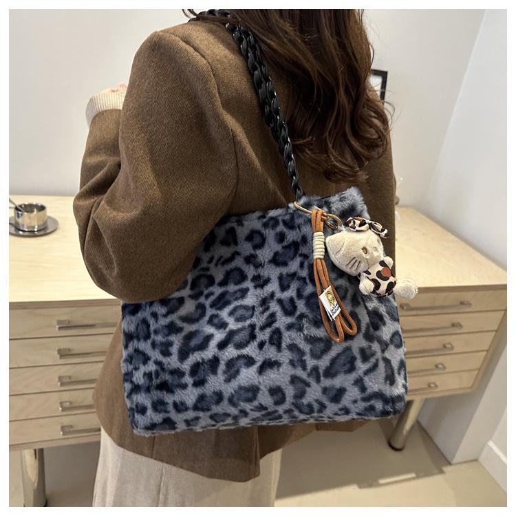 Leopard Print Plush Bucket Bag for Women 2026 New Fashionable Chain Shoulder Crossbody Purse