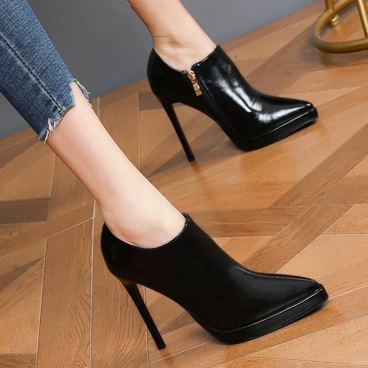 

Мода 2024 Новые кожаные модные туфли на шпильках женские весенние и осенние ботильоны с острым носком Ботильоны с боковой молнией 39 чёрный